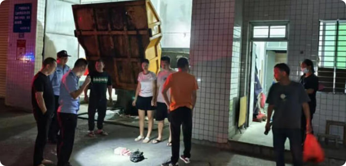 妻子拿袋装15万元现金给丈夫:“不要当垃圾扔了”,丈夫听成“把垃圾扔了”,结果……